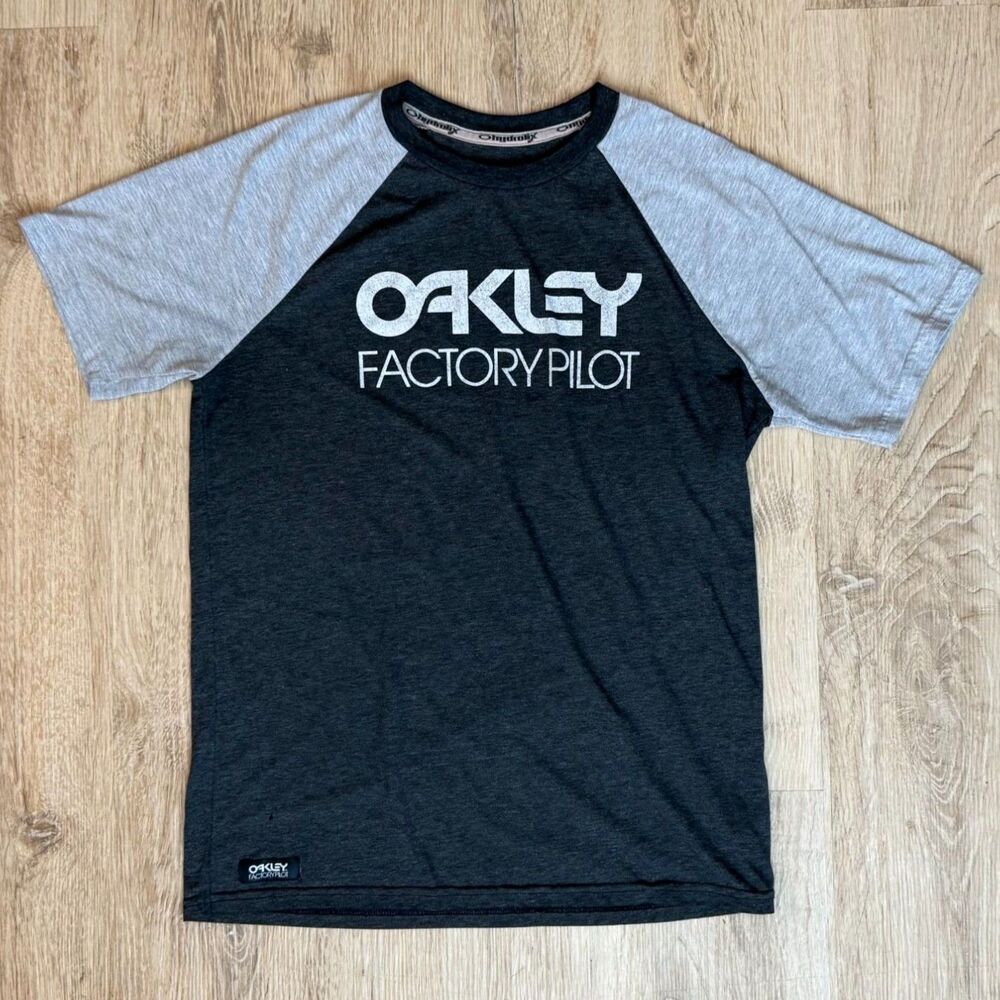 Oakley Factory Pilot Raglan T-Shirt Gray Black Size S Athletic Graphic